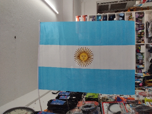 Bandera argentina con palo