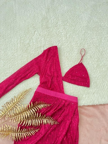 Vestido de hombro bajo cruzado con lentajuelas