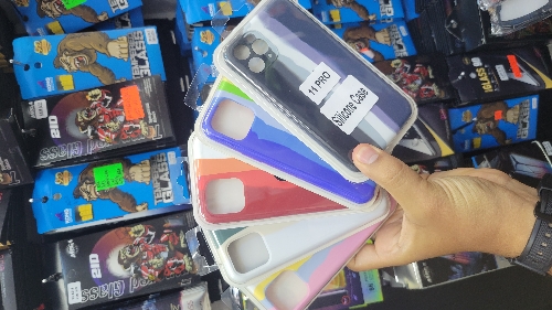 PROTECTOR SILICONE ARCOIRIS IPHONE 11 PRO