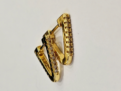 ARGOLLAS EN ACERO TRIANGULAR/CIRCONES ARA00023