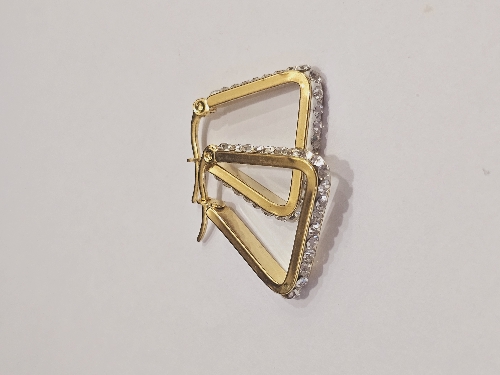 ARGOLLA EN ACERO FORMA TRIANGULAR/CIRCONES