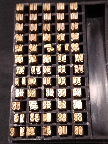 Dígitos Letras y Caracteres de  Bronce 4 mm para codificadoras