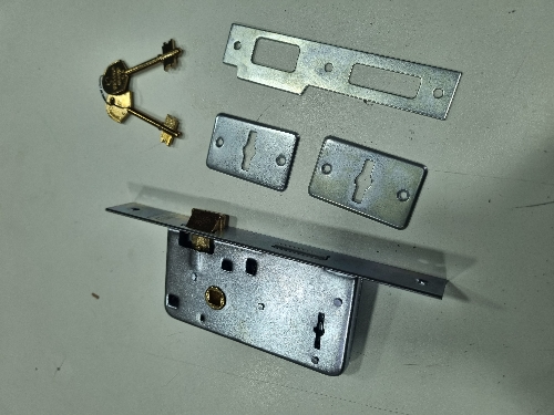 Cerradura picolo zincada