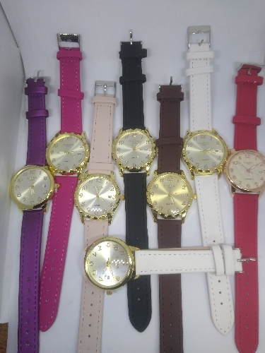 Relojes cuerina con fecha de mujer
