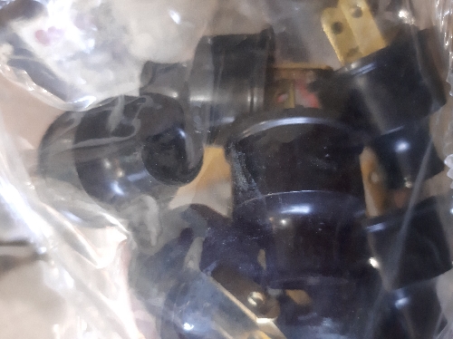 CLAVIJA EN CAUCHO  15 AMP