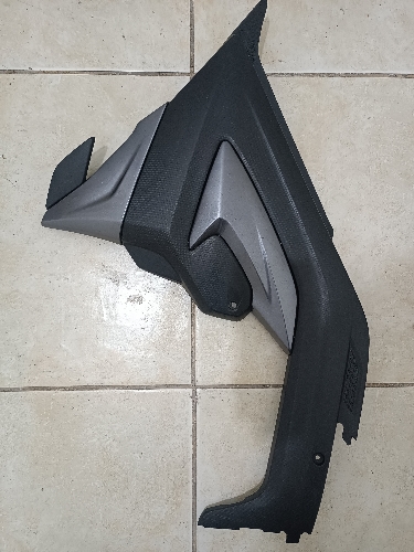 Tapa lateral derecha Hj Ka150 original