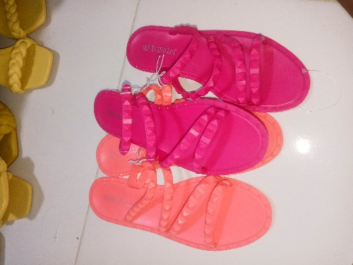 Sandalias OLIVIA MILLER.