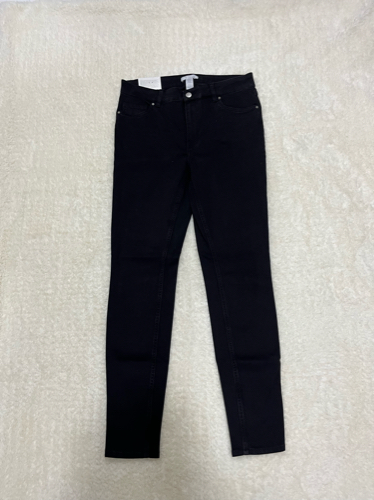 Pantalón H&M .
