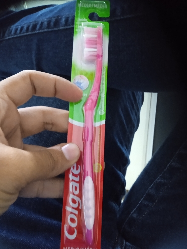 Cepillo dental colgate adultos
