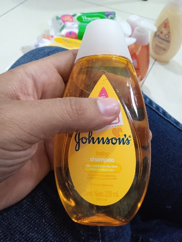 Johnson's baby shampoo x 200ml