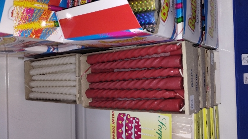 Velas rojas y blancas