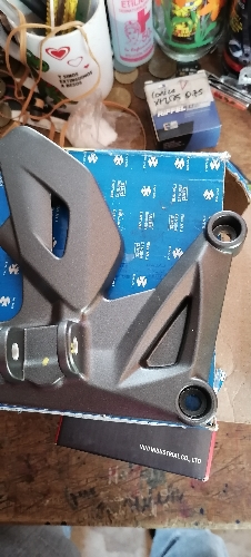 BASE POSAPIE DERECHO GRIS PULSAR 200NS /160NS 56JL3Y2Y