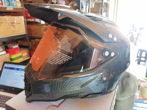 CASCO PARA MOTORISTA FIBRA DE CARBON M - WLT128