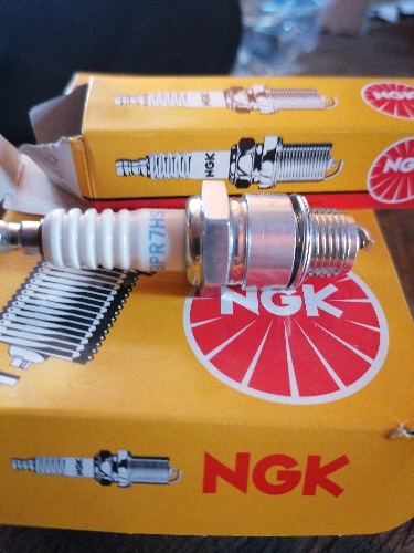 CANDELA BPR7HS NGK