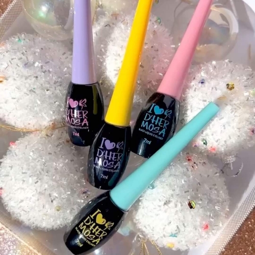 Delineador negro liquido tapa de color D'hermosa