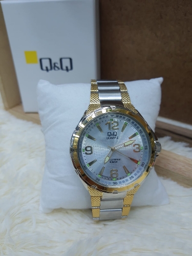 Reloj Q&Q tipo yess hombre
