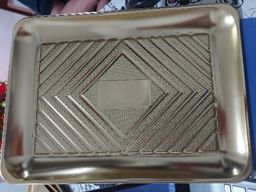 Bandeja plástica 25cm x 35 cm. Dorada