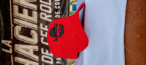 Gorra Xflex textura roja barbón negro