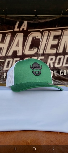 Gorra Yupong verde con blanco El Barbón