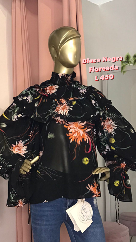 Blusa Floreada H M Negra manda larga XS 750