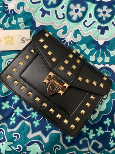 Cartera negra pines dorados MW