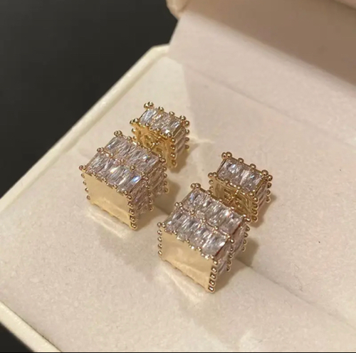 pendiente zirconias cuadrado 18K