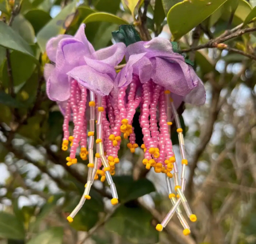 Arete Flor de seda Fucsia y morada