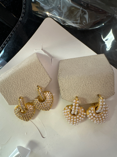 Argolla de corazón con brillos y con perlas
