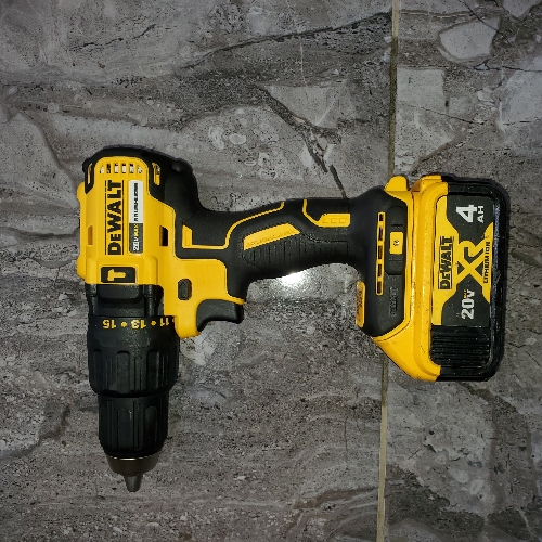 Taladro recargable Dewalt con martillo