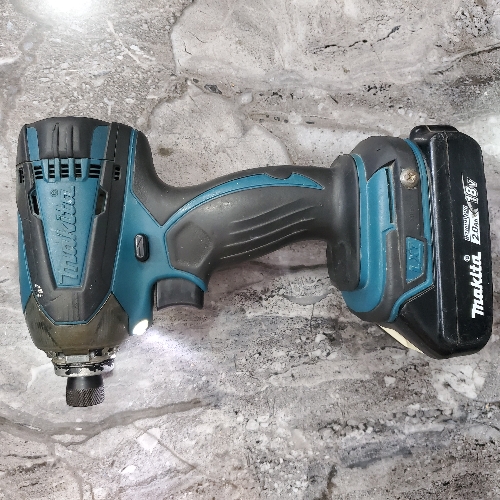 Taladro de impacto recargable Makita