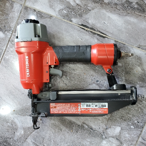 Pistola de clavo Craftman