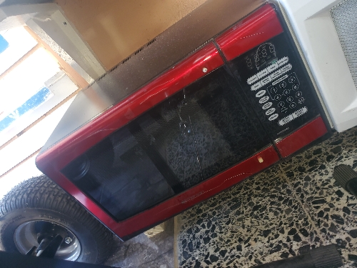 Microhondas Emerson Rojo