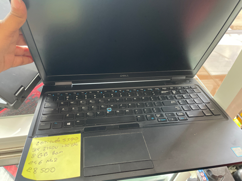 Laptop DELL Lactitud 5590 8GB RAM/ 256 GB MEM