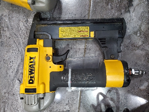 Pistola de clavo DeWalt