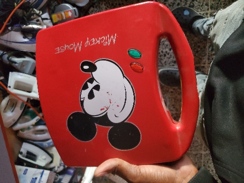 Tostadora mickey roja rota