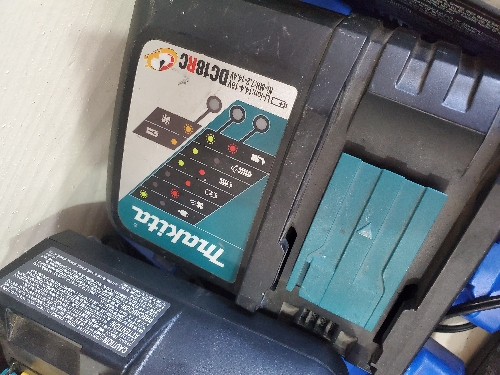 Cargador Makita