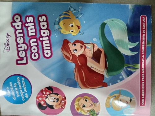 Libro leyendo con mis amigas sirenita