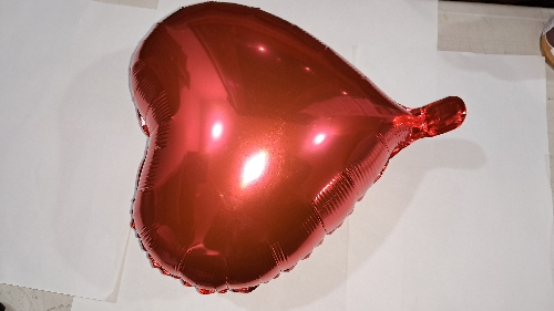 GLOBO DE CORAZON PARA LAS MESAS CON BASE Y CHUPON