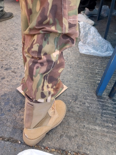 Botas militares color kaki o beige