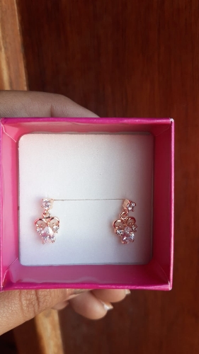 Arete mariposa piedra