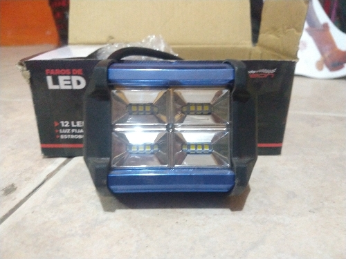 Faro cuadrado con azul