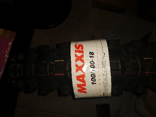 Llanta 100/100R18 maxxis