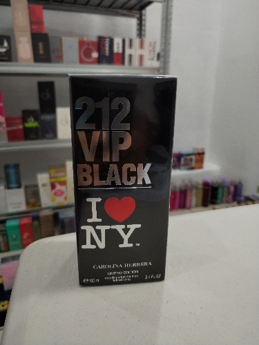 Carolina Herrera 212 Vip Black  Love NY 100ml