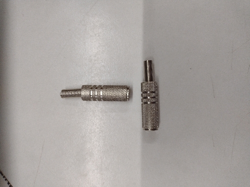 Ficha 3,5 hembra stereo metal