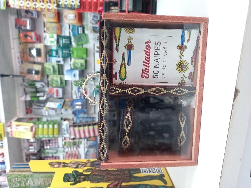 Caja de generala y  naipe