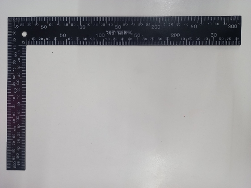 Escuadra negra metal 30x20
