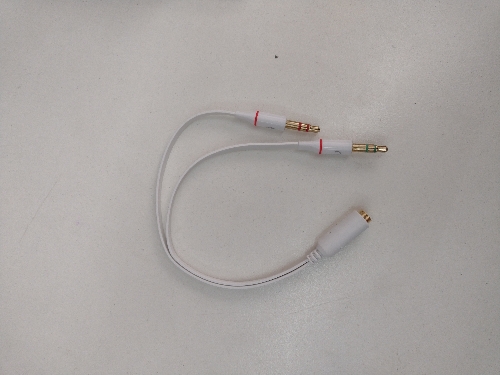 Adaptador miniplug hembra  a 2 miniplug Macho