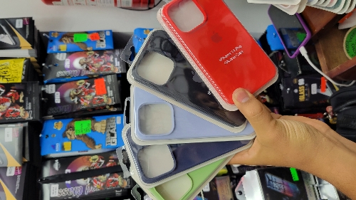 PROTECTOR SILICONE LLANO IPHONE 14 PRO