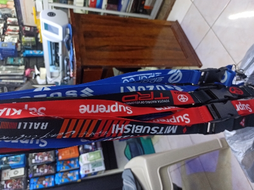 CORDONES CON LLAVERO
