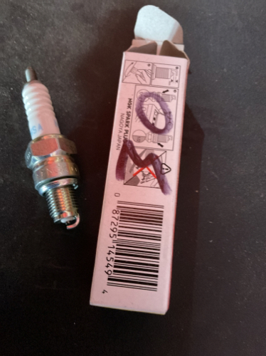 Candelas NGK para motos CR7HSA 4549 bajaj universal